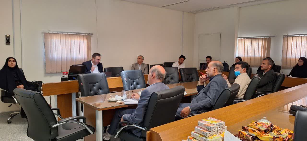 نشستی با عنوان «معرفی اندیشکده انرژی و نحوه تعامل با دانشگاه» در دانشگاه شهید باهنر کرمان برگزار شد. این برنامه با همکاری انجمن علمی اقتصاد و اندیشکده انرژی اتاق بازرگانی، صنایع، معادن و کشاورزی کرمان شکل گرفت و با استقبال مخاطبان دانشگاهی همراه بود.